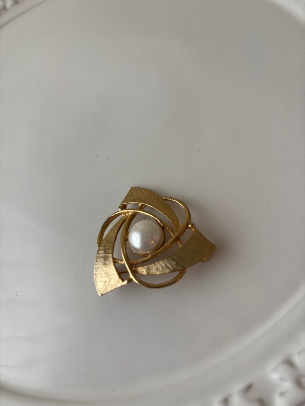Vintage Abstract Gold Colored Pearl Swirl Brooch - Classic Women's Jewelry